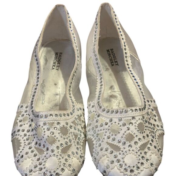 Badgley Mischka White GiGi Embellished Flat Size 4 - Picture 9 of 10